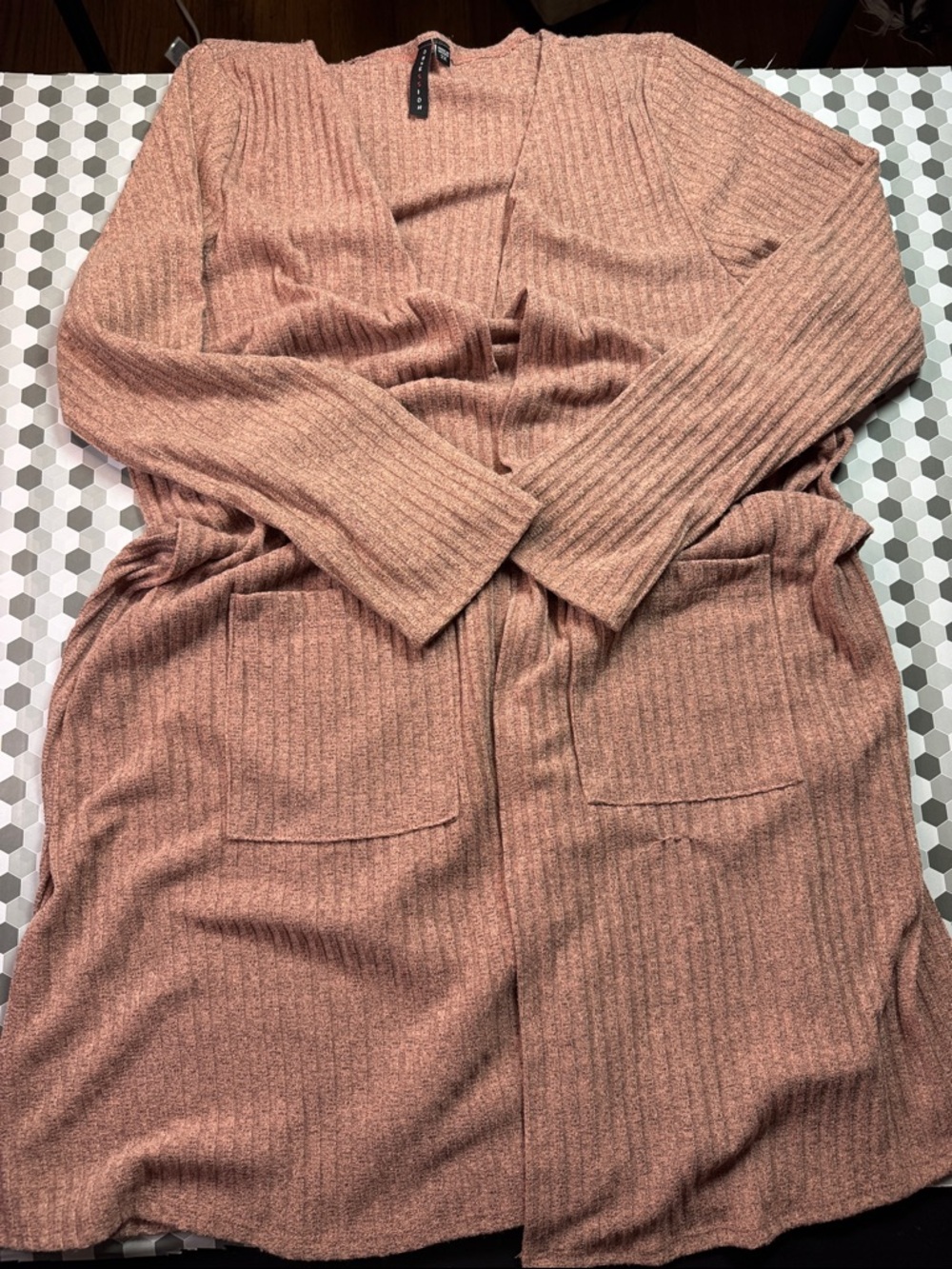 Open-Front Ribbed Cardigan in Rose long length, side openings - Picture 3 of 6